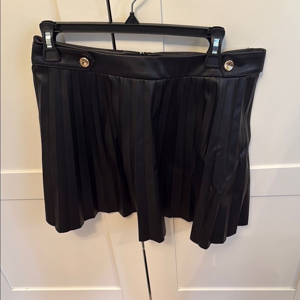 Elegant Black Pleated Skirt